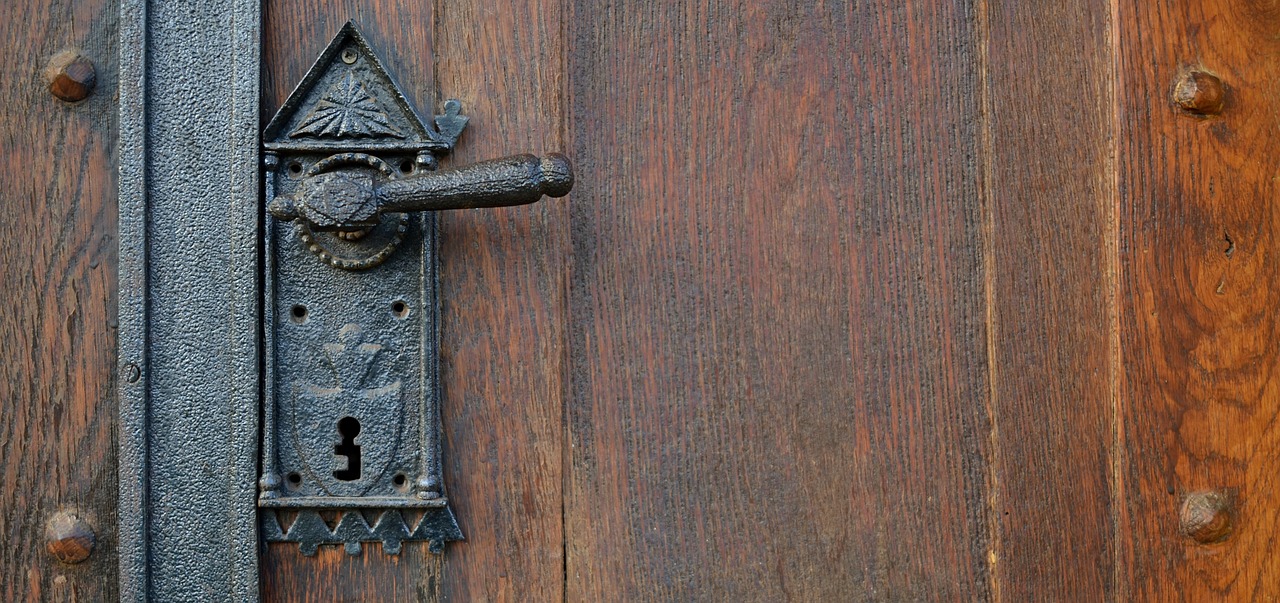 old-1341628_1280 locksmith service